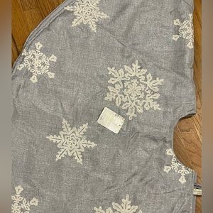 Christmas tree skirt